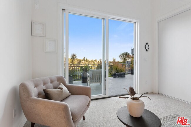 Building Photo - 2333 Vasanta Way