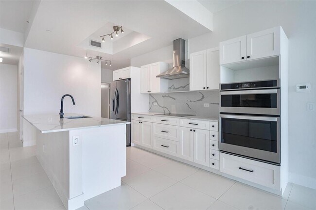 Building Photo - 888 Biscayne Blvd