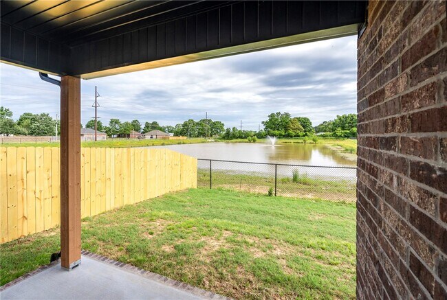 Building Photo - 813 Heeler Ave