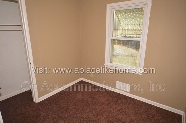 Building Photo - 9811 Marsh Ave