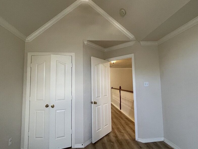 Building Photo - 6410 E Linpar Ct