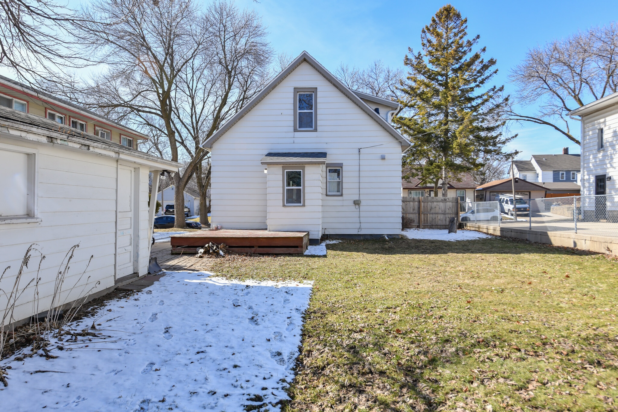 Building Photo - 422 S 89th St