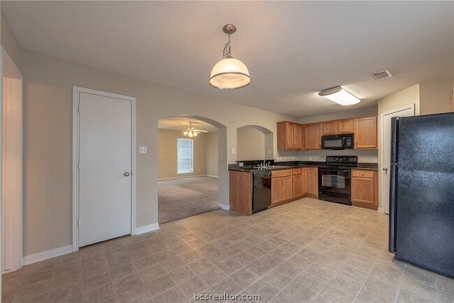 Building Photo - 2909 McLaren Dr