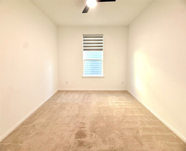 Building Photo - 24619 Applewood Crst Ln