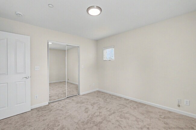 Building Photo - 808 Lenzen Ave