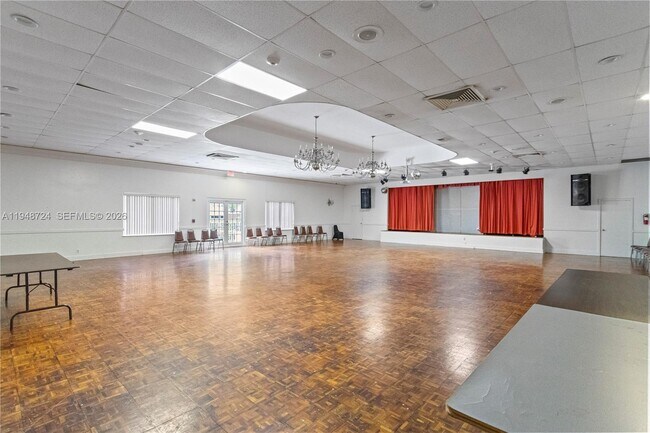 Building Photo - 3800 S Ocean Dr