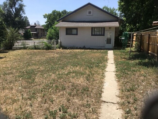 Building Photo - 2 Bed/1 Bath Single Family Home in Downtow...