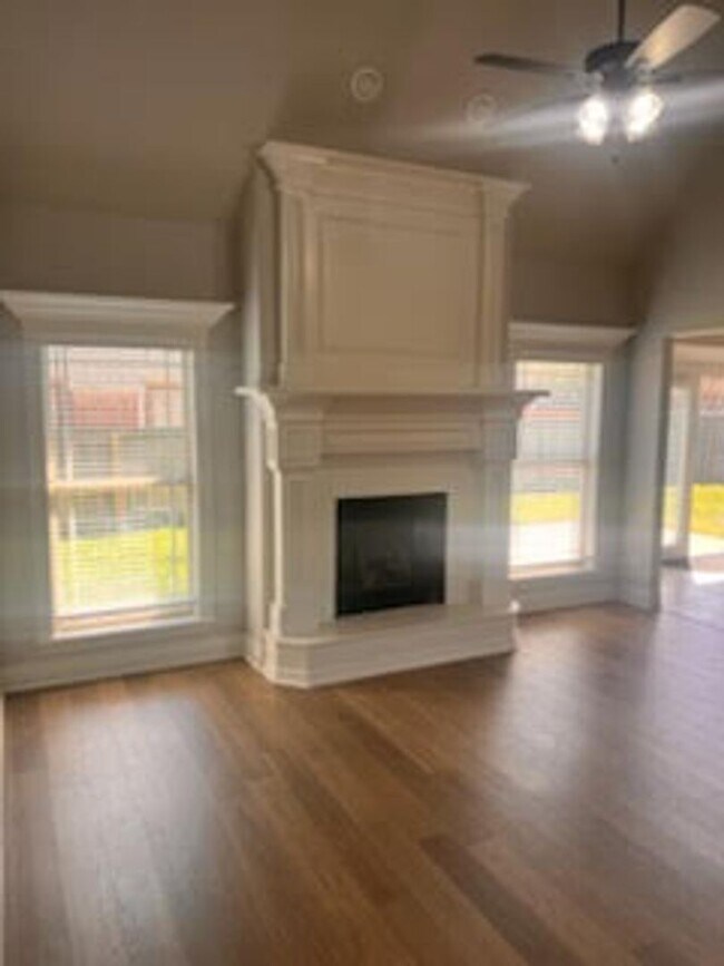 Building Photo - Spacious 4 Bedroom Home in Centerton