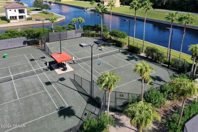 Building Photo - 102 Yacht Harbor Dr