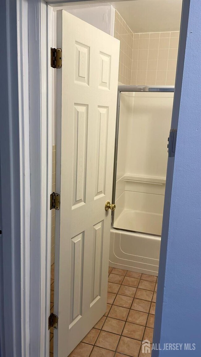 Building Photo - 11 S Pelham Ave