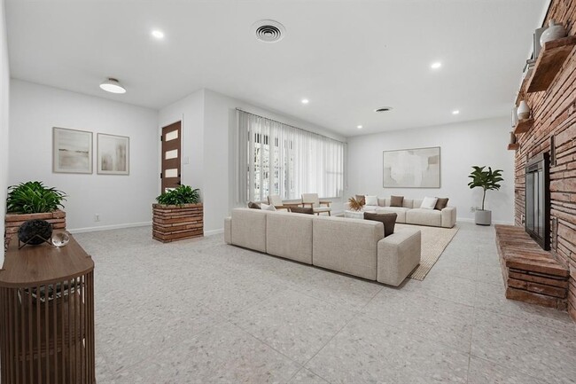 Building Photo - 502 Sunrise Cir