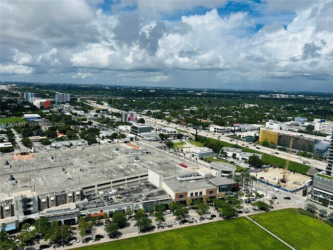 Building Photo - 121 NE 34th St