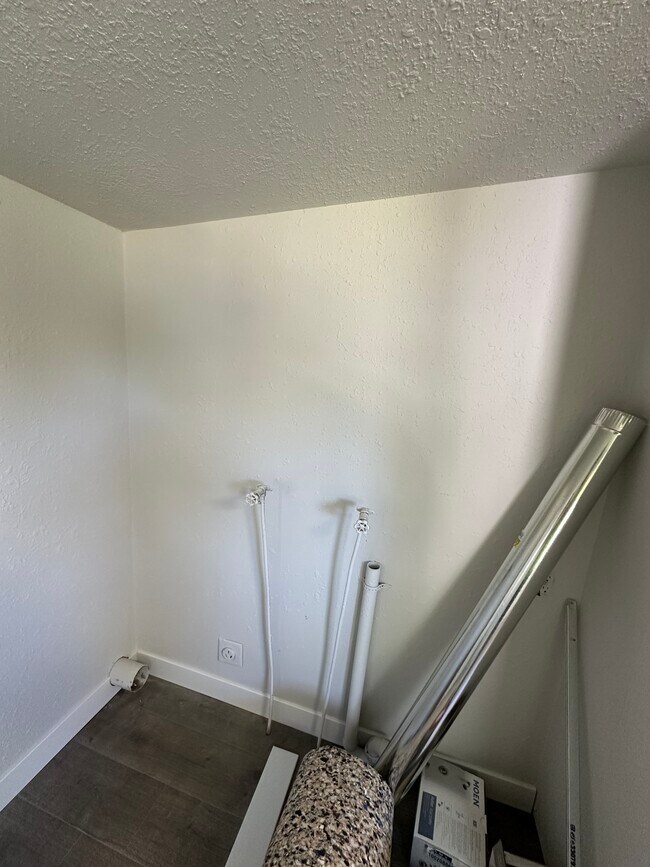 Laundry - 240 W 8th Ave