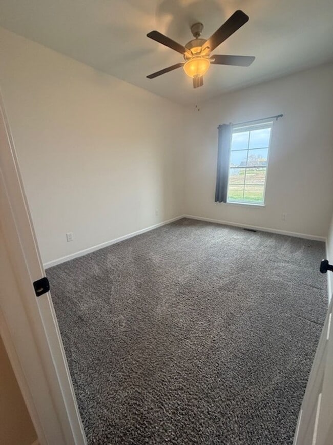 Building Photo - Charming 3-bedroom/2-bathroom single family home in Washington, IL