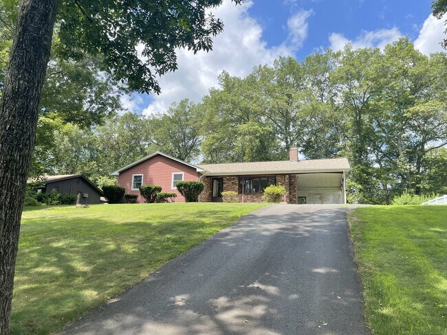 Building Photo - 132 Alder Ln