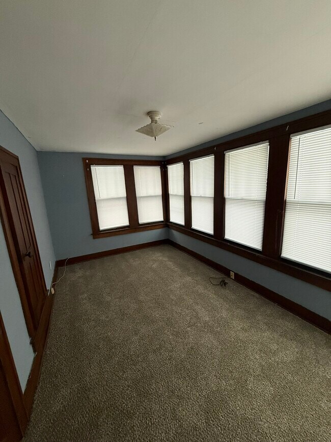 Building Photo - 1201 SW Garfield Ave