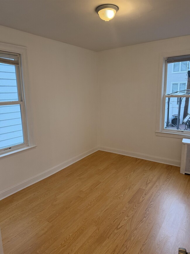 Building Photo - 187 W 48th St