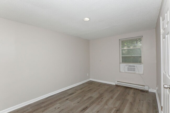 Building Photo - 1250 Pall Mall St