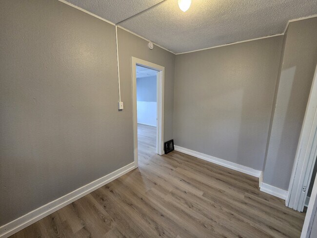 Building Photo - 425 Glenwood St
