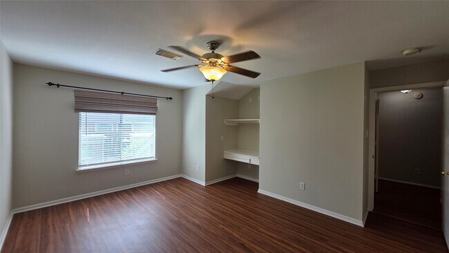 Building Photo - 11658 Lakeside Park Dr