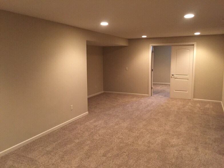 Party room and bedroom - 4980 Tippecanoe Rd