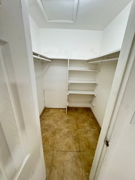 Building Photo - 111 SW 11th Ave