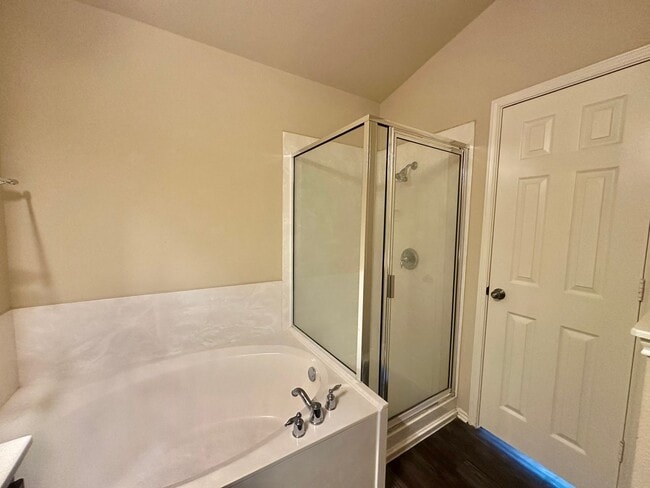 Building Photo - 3 BED 2 BATH NEW MANAGEMENT!!!!