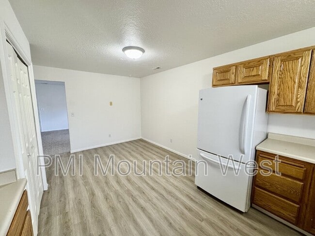 Building Photo - 49 S 200 W