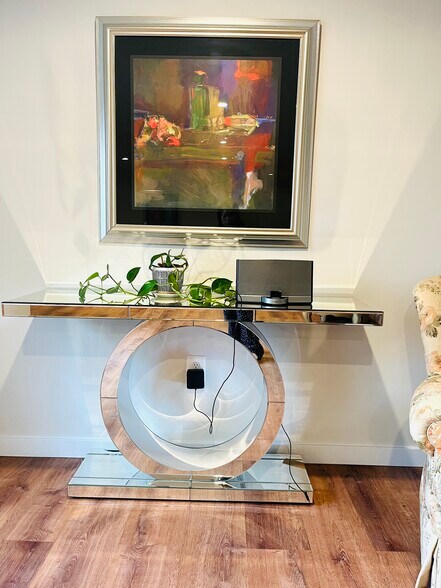 Building Photo - 17000 Charlesbourg Pl