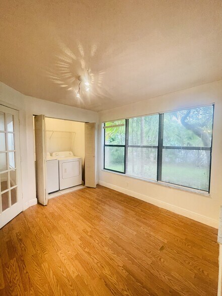 Building Photo - 2736 S University Dr