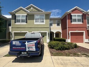 Building Photo - Amazing Neighborhood 3/3 W/Great Amenities!