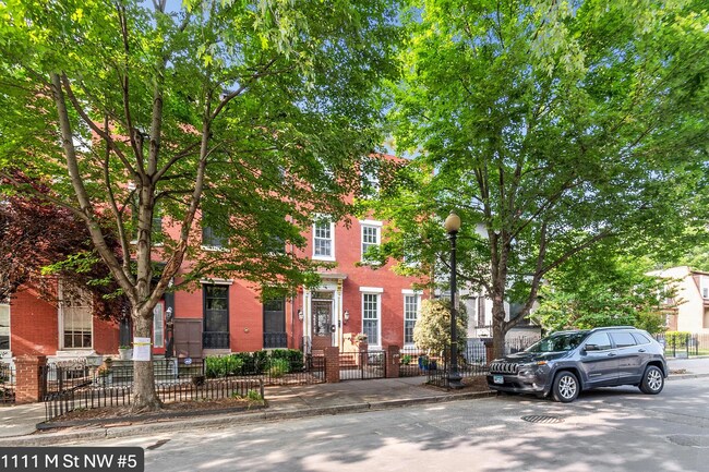 Primary Photo - Charming 2 BR/2 BA Condo in Logan Circle!