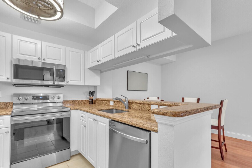 Building Photo - 2803 Sarento Pl