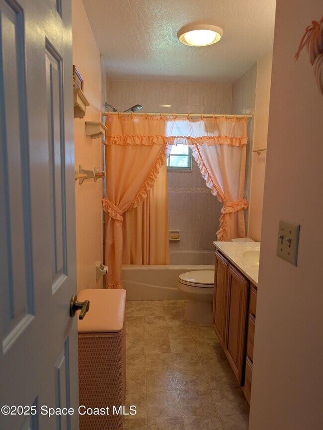 Building Photo - 510 Clifton Dr