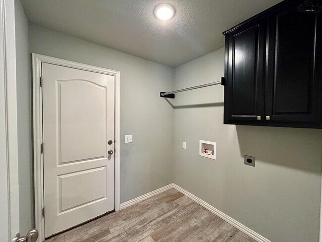 Building Photo - 5025 Olivia Ln