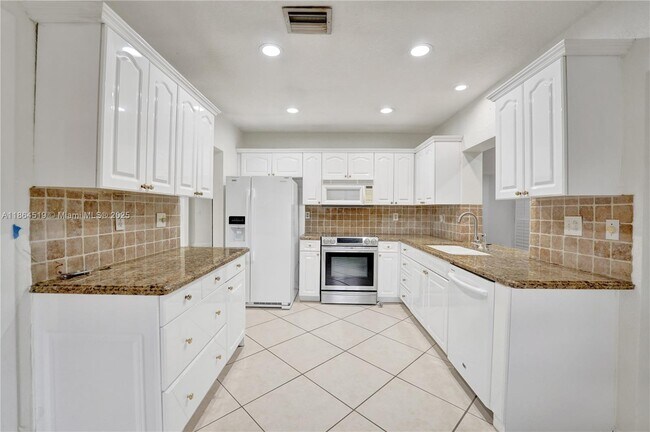Building Photo - 5708 Mulberry Dr