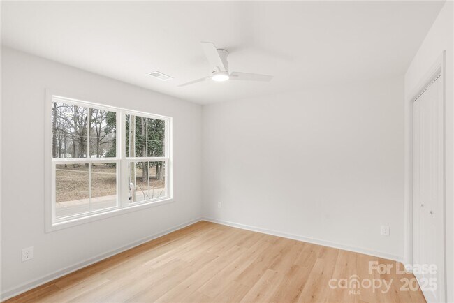 Building Photo - 2718 Mayfair Ave