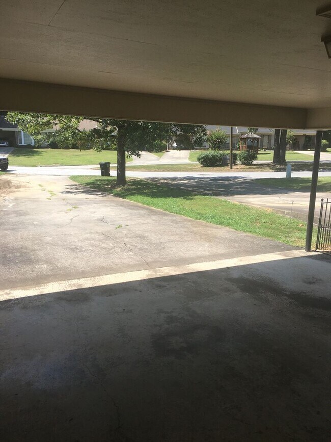 Building Photo - Nice 2/2 Home in West Rome $1095