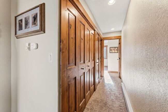 Building Photo - Breck 3-bedroom home with views! 4-6