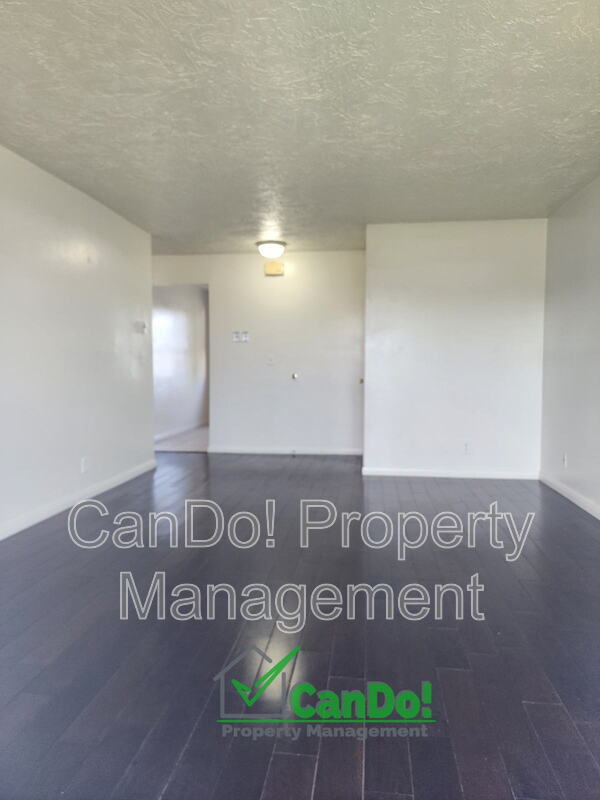 Building Photo - 250 Carol Dr