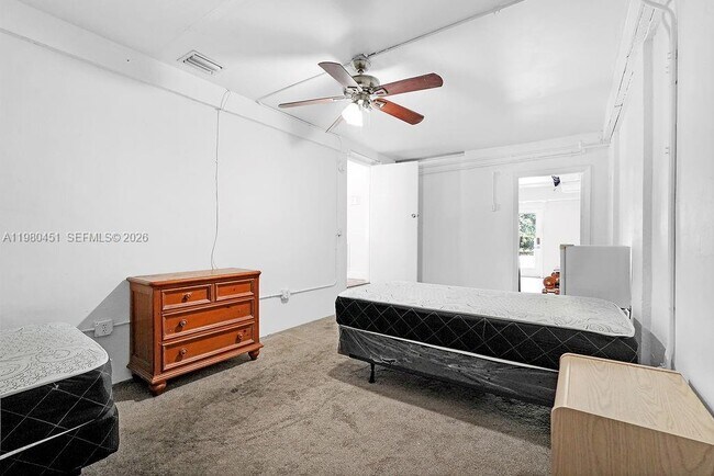 Building Photo - 2419 Pierce St