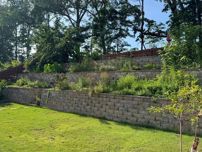Building Photo - 760 Grove Valley Dr