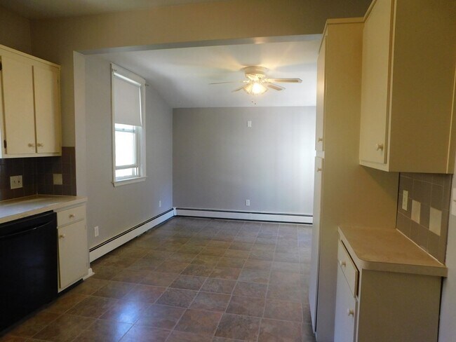 Building Photo - 64 Brooks Ave