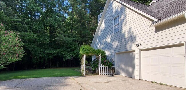 Building Photo - 4505 Pinehollow Ct