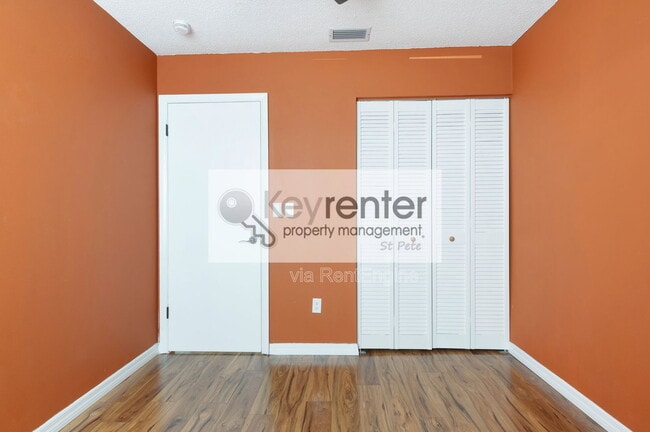 Building Photo - 1833 Clearbrooke Dr