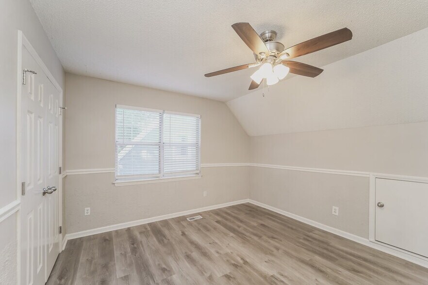 Building Photo - 9000 Oren Thompson Rd