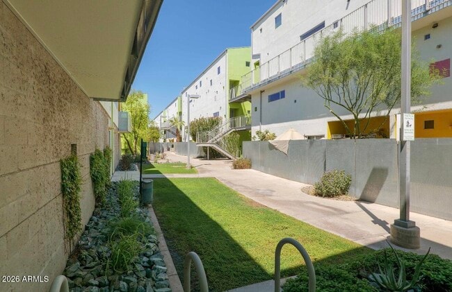 Building Photo - 1111 W University Dr