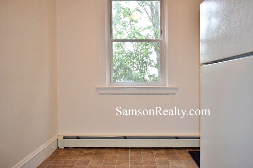 Building Photo - 40 Sessions St