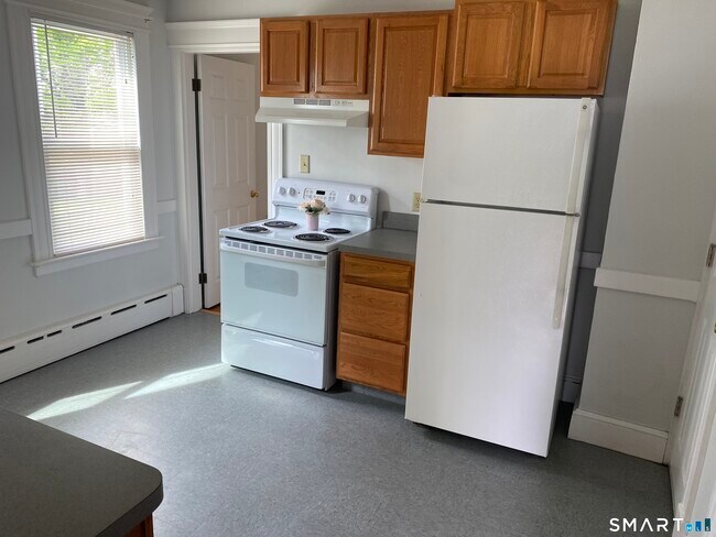 Building Photo - 304 Buckingham St