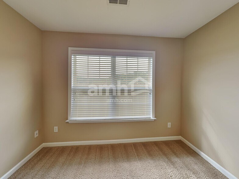 Building Photo - 203 Fledgling Way